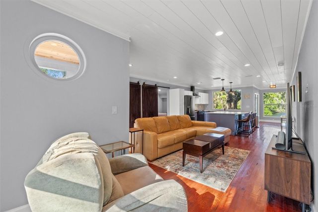 1502 E PARK CIRCLE, Tampa, FL 33610