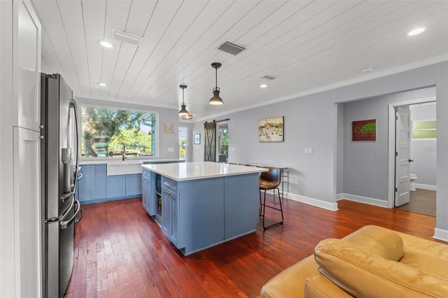 1502 E PARK CIRCLE, Tampa, FL 33610