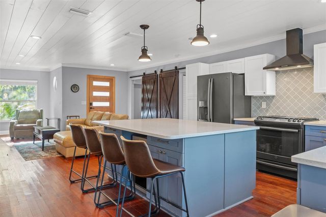 1502 E PARK CIRCLE, Tampa, FL 33610