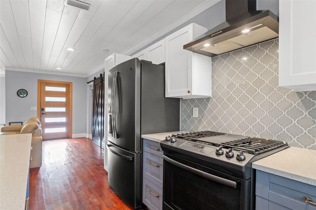 1502 E PARK CIRCLE, Tampa, FL 33610