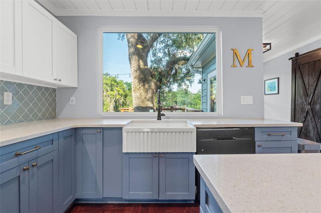 1502 E PARK CIRCLE, Tampa, FL 33610