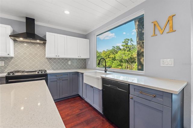 1502 E PARK CIRCLE, Tampa, FL 33610