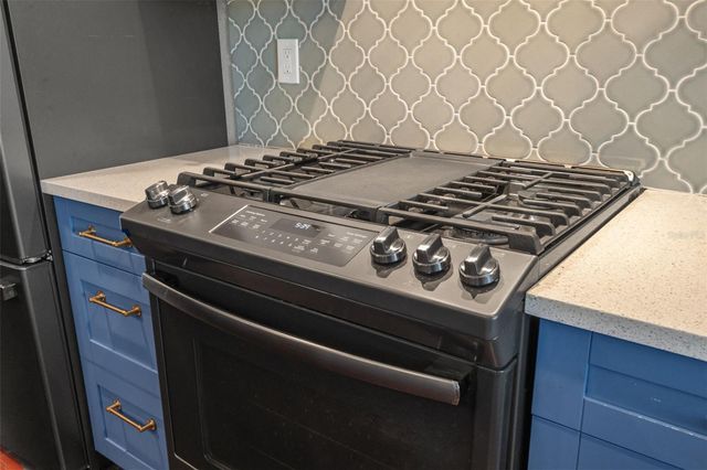 1502 E PARK CIRCLE, Tampa, FL 33610