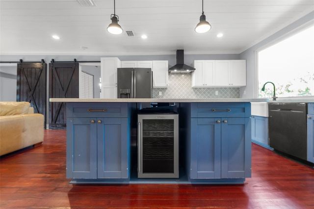 1502 E PARK CIRCLE, Tampa, FL 33610