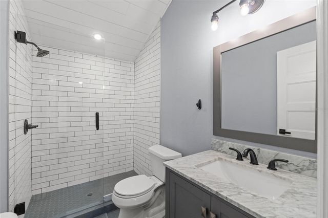 1502 E PARK CIRCLE, Tampa, FL 33610