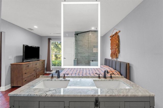 1502 E PARK CIRCLE, Tampa, FL 33610