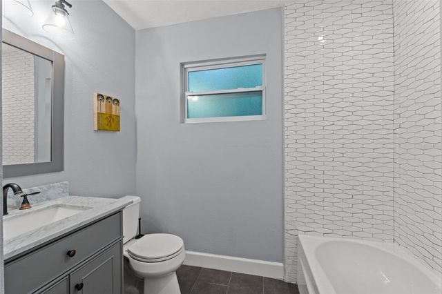 1502 E PARK CIRCLE, Tampa, FL 33610