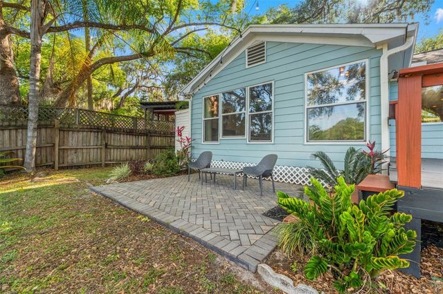 1502 E PARK CIRCLE, Tampa, FL 33610