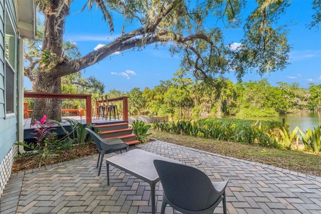 1502 E PARK CIRCLE, Tampa, FL 33610