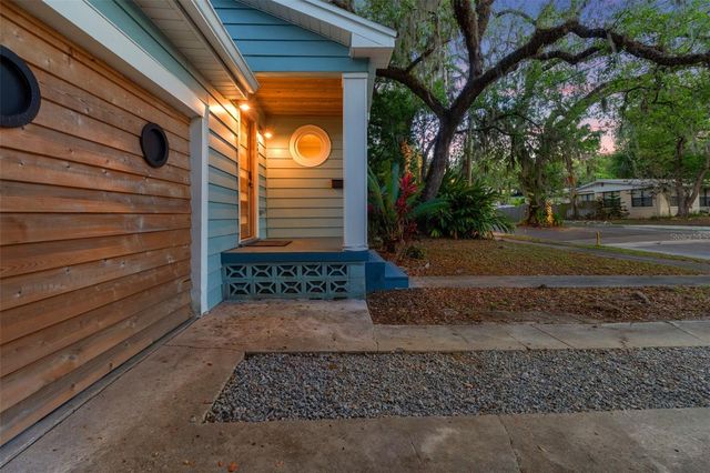 1502 E PARK CIRCLE, Tampa, FL 33610