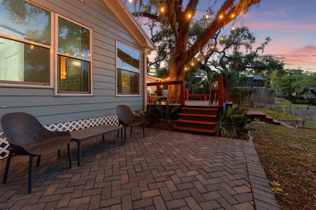 1502 E PARK CIRCLE, Tampa, FL 33610