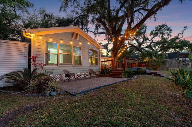 1502 E PARK CIRCLE, Tampa, FL 33610