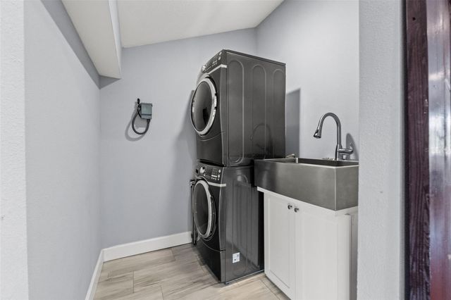 1502 E PARK CIRCLE, Tampa, FL 33610