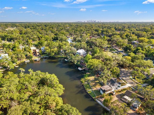 1502 E PARK CIRCLE, Tampa, FL 33610