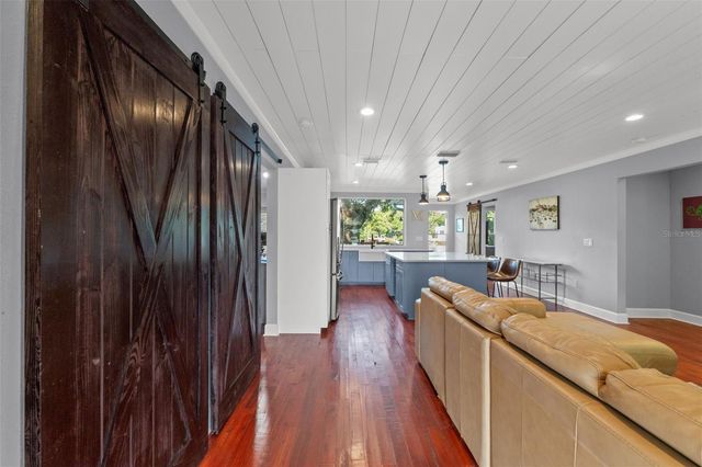 1502 E PARK CIRCLE, Tampa, FL 33610