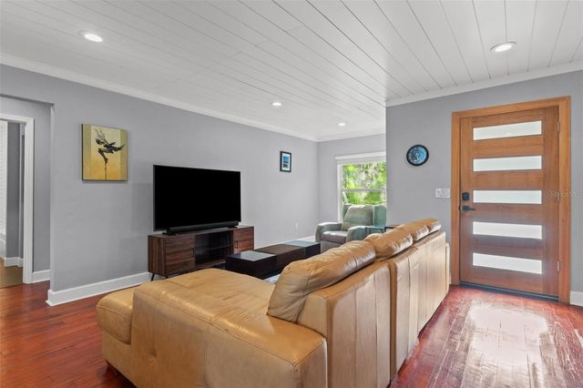 1502 E PARK CIRCLE, Tampa, FL 33610