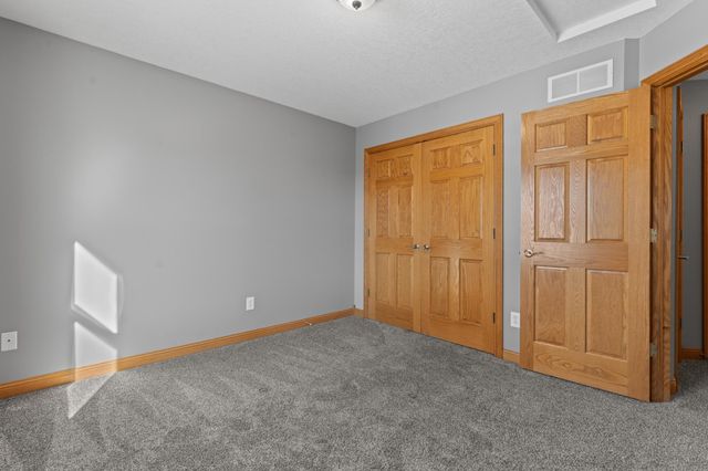 5005 Scenic Oak Drive SW, Rochester, MN 55902