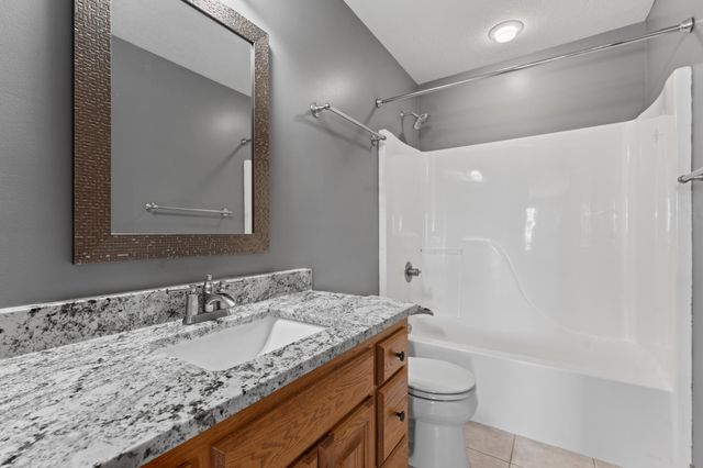 5005 Scenic Oak Drive SW, Rochester, MN 55902