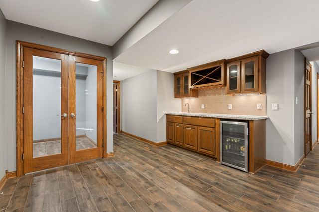 5005 Scenic Oak Drive SW, Rochester, MN 55902