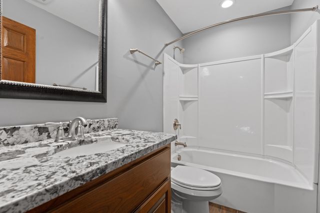 5005 Scenic Oak Drive SW, Rochester, MN 55902