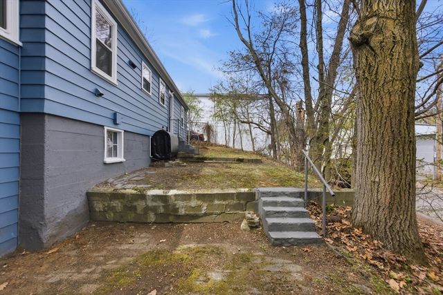 464 Central St, Leominster, MA 01453