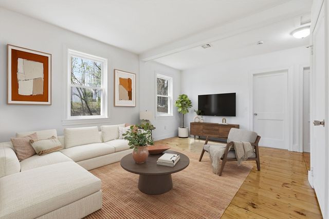 464 Central St, Leominster, MA 01453