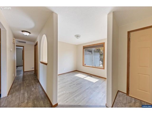 875 JEV Ct, Salem, OR 97304