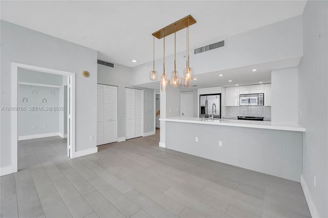 1800 N Bayshore Drive 809, Miami, FL 33132