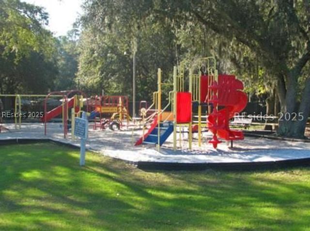 40 Folly Field Rd Apt E17, Hilton Head Island, SC 29928