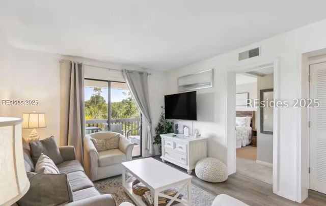 40 Folly Field Rd Apt E17, Hilton Head Island, SC 29928
