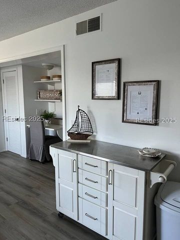 40 Folly Field Rd Apt E17, Hilton Head Island, SC 29928