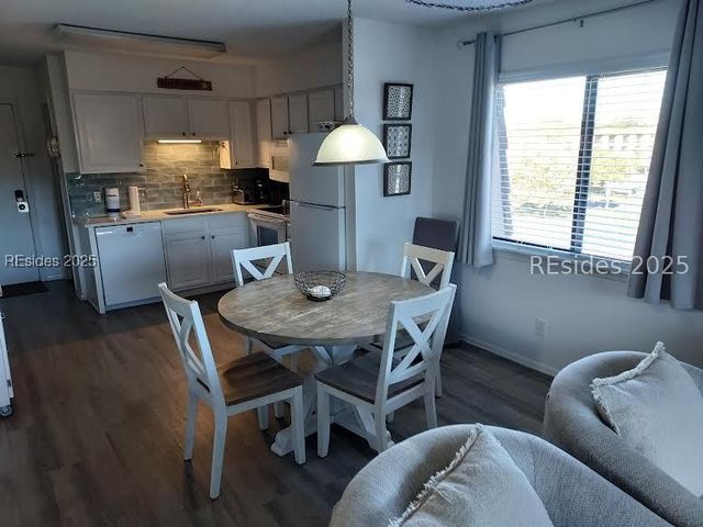 40 Folly Field Rd Apt E17, Hilton Head Island, SC 29928