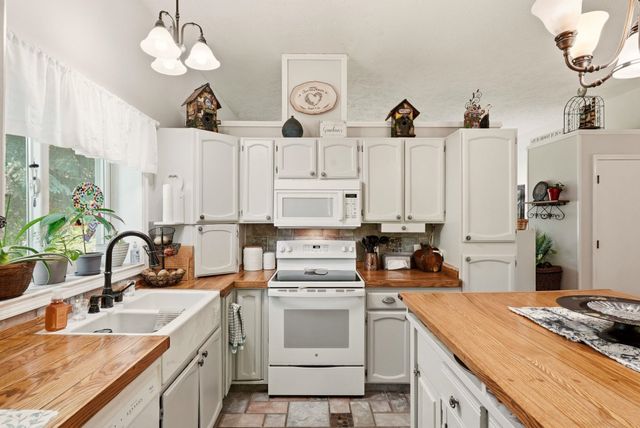 13823 E Crown Ave, Spokane, WA 99216