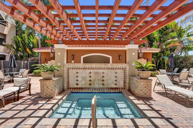 616 Clearwater Park Road 1107, West Palm Beach, FL 33401