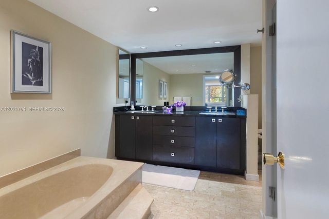 3 Grove Isle Dr C307, Miami, FL 33133
