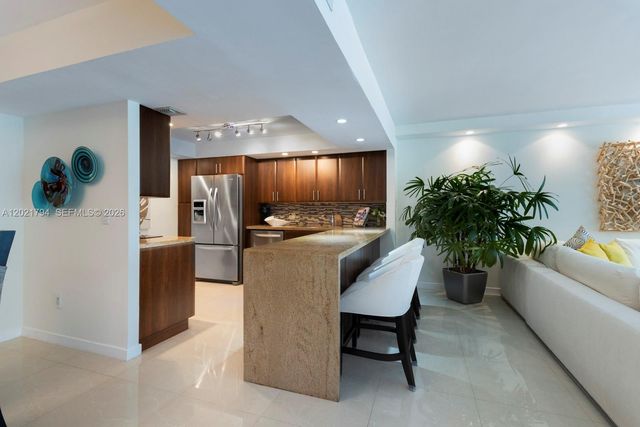 3 Grove Isle Dr C307, Miami, FL 33133