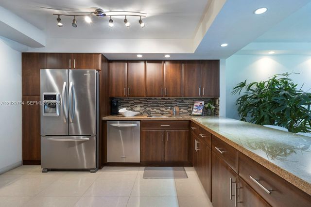3 Grove Isle Dr C307, Miami, FL 33133