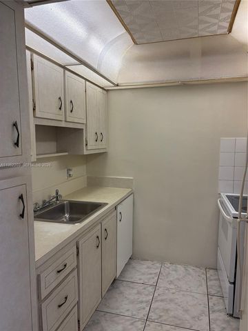 16215 NE 18th Ct 212, North Miami Beach, FL 33162