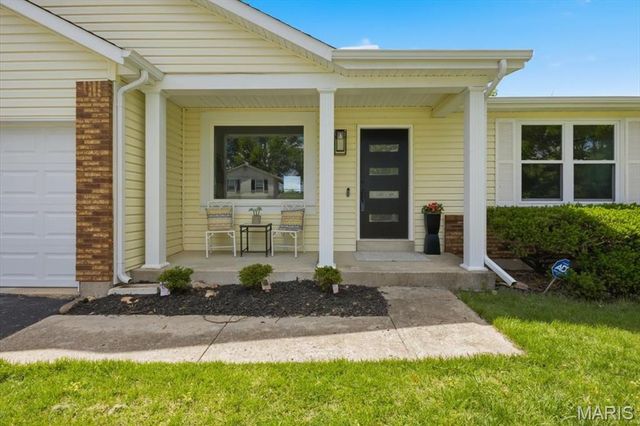 34 Amberly Drive, St Peters, MO 63376