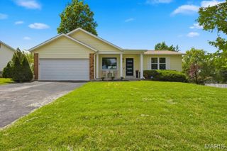 34 Amberly Drive, St Peters, MO 63376