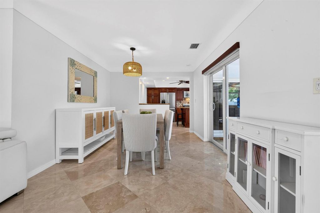 Image 11 of property listing at 3011 NE 47th Street, Fort Lauderdale, FL 33308