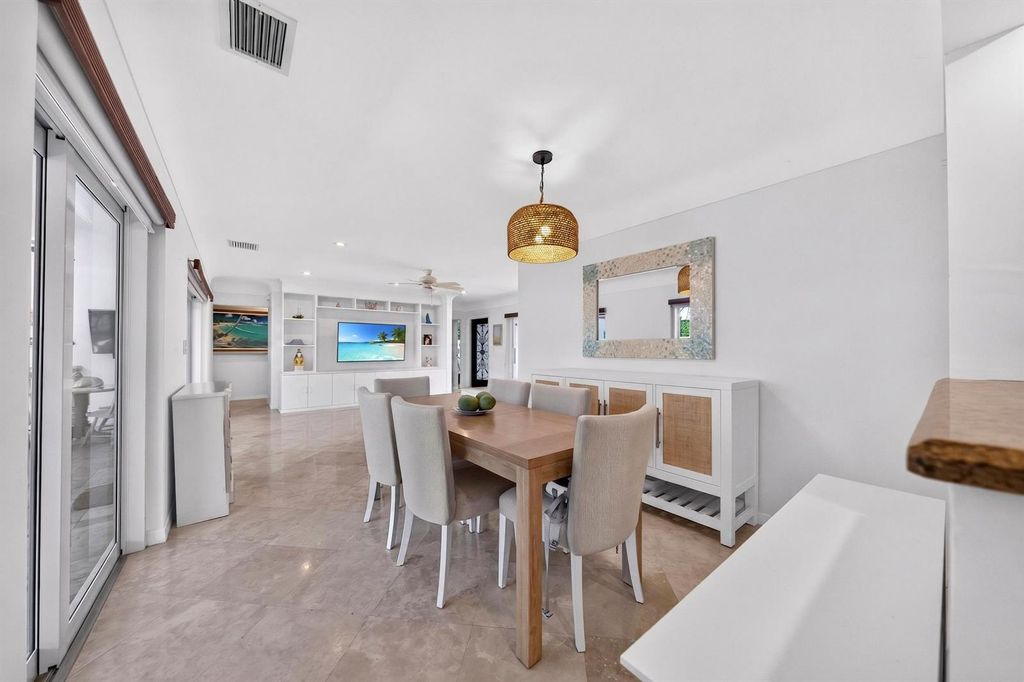 Image 12 of property listing at 3011 NE 47th Street, Fort Lauderdale, FL 33308