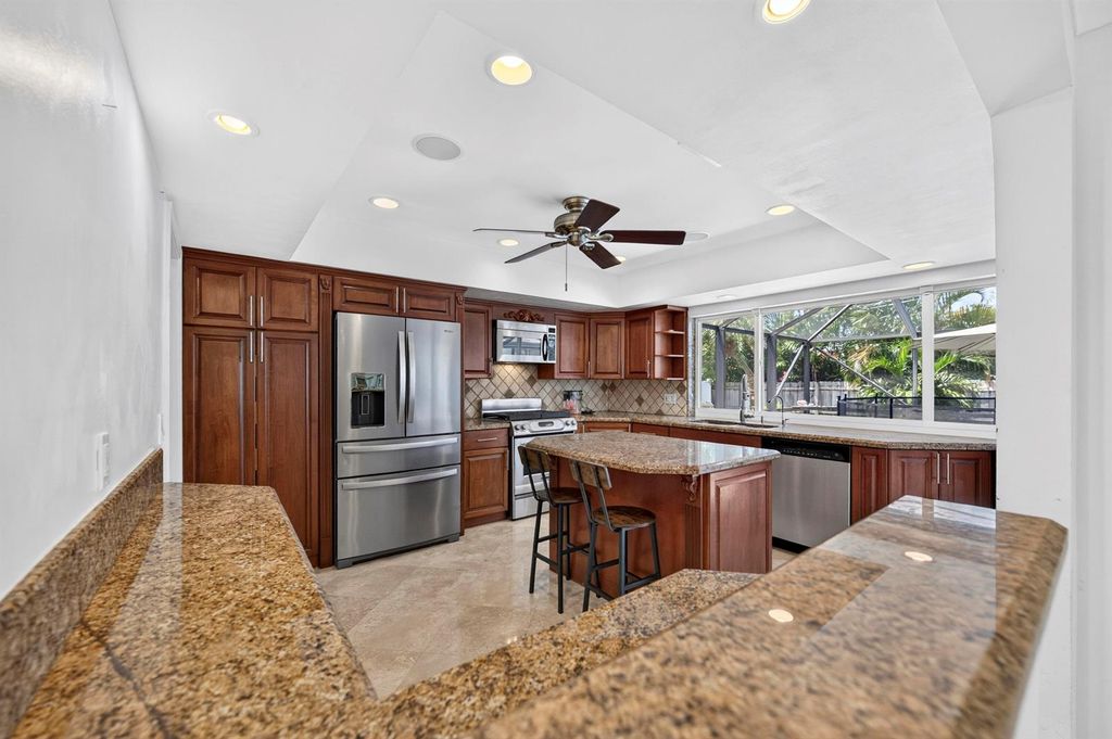 Image 17 of property listing at 3011 NE 47th Street, Fort Lauderdale, FL 33308