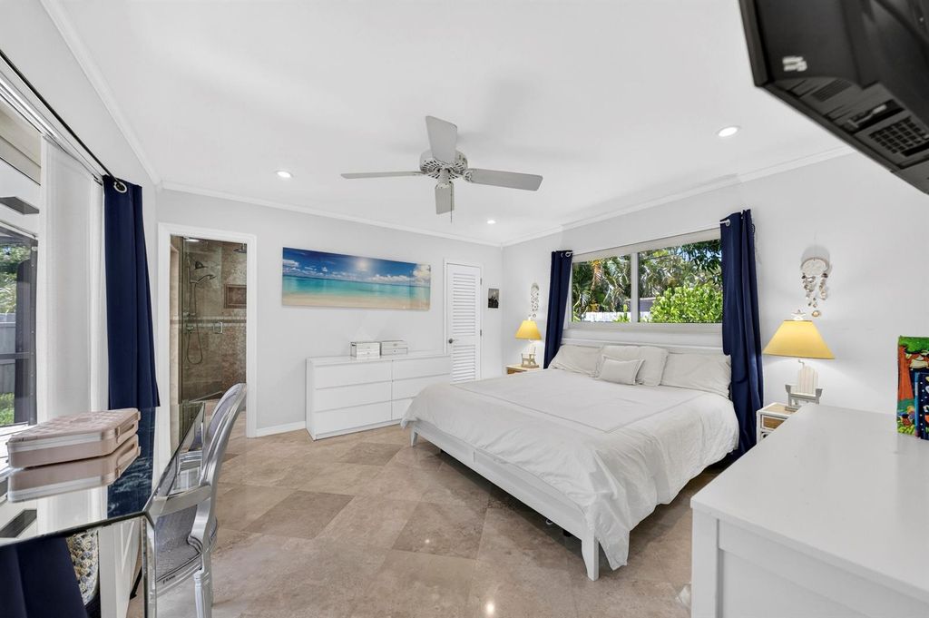 Image 20 of property listing at 3011 NE 47th Street, Fort Lauderdale, FL 33308
