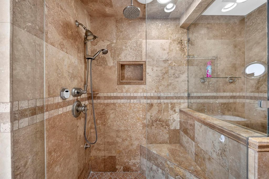 Image 24 of property listing at 3011 NE 47th Street, Fort Lauderdale, FL 33308