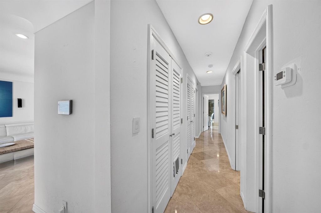 Image 25 of property listing at 3011 NE 47th Street, Fort Lauderdale, FL 33308