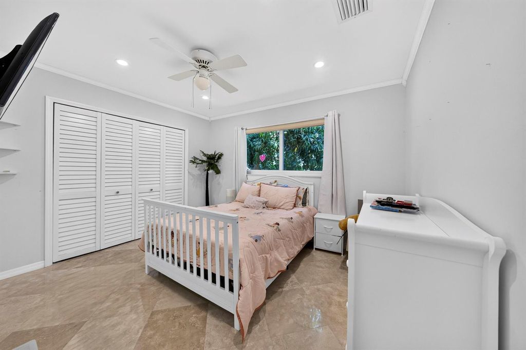 Image 26 of property listing at 3011 NE 47th Street, Fort Lauderdale, FL 33308
