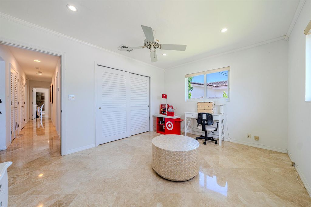 Image 27 of property listing at 3011 NE 47th Street, Fort Lauderdale, FL 33308