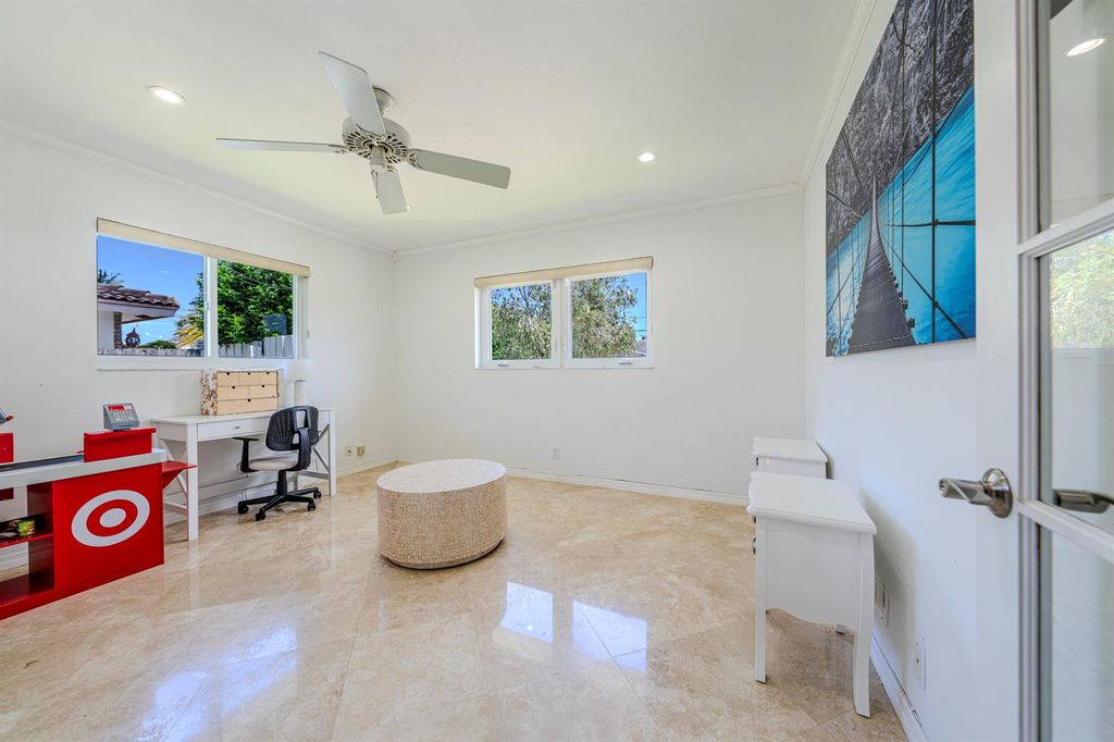 Image 28 of property listing at 3011 NE 47th Street, Fort Lauderdale, FL 33308