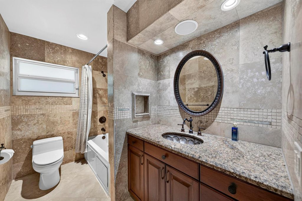 Image 29 of property listing at 3011 NE 47th Street, Fort Lauderdale, FL 33308